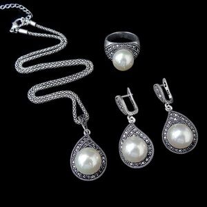 New Fashion Teardrop Pearl and Rhinestone set